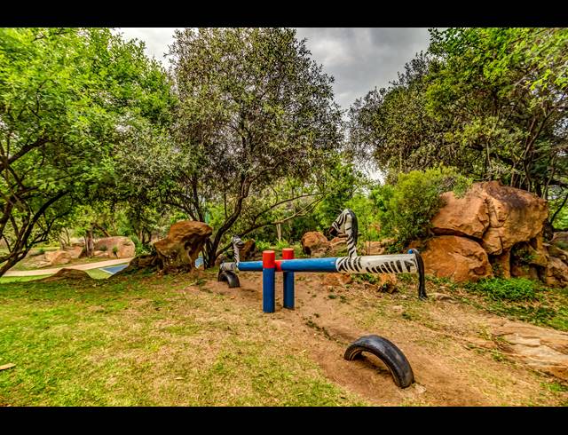 5 BEDROOM HOUSE FOR SALE IN HELDERFONTEIN ESTATE